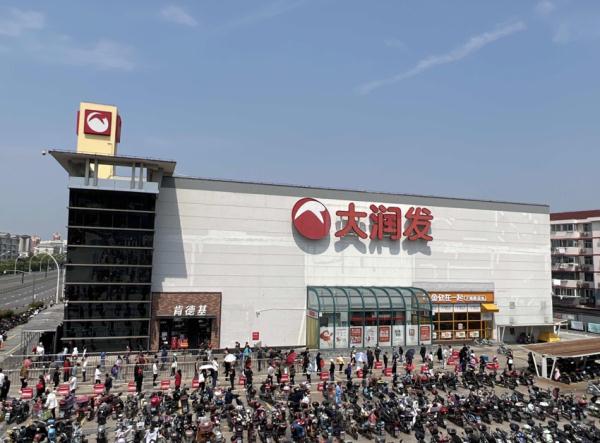 上海超市卖场等线下营业：有市民体验到“边逛边买的快乐”