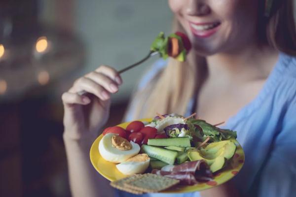 吃饭时有这个习惯，4大好处不请自来！