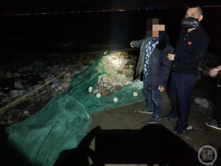 禁渔期用绝户网捕捞钱塘江鳗鱼苗,警方两次出动39人被抓 禁渔期用绝户网捕捞钱塘江鳗鱼苗,警方两次出动39人被抓