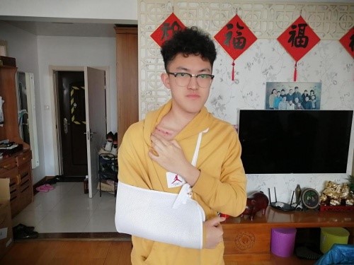 居民楼夜晚起火!救火还是备考 这位高三学生做了取舍 居民楼夜晚起火!救火还是备考 这位高三学生做了取舍