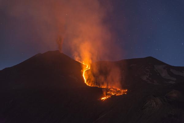 熔岩流淌意大利埃特纳火山喷发