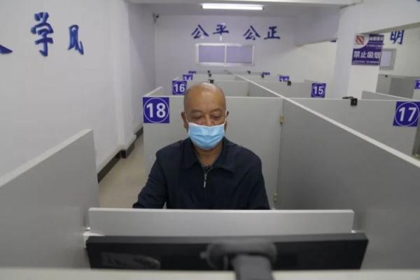 全科满分 75岁老人仅用2个月成功拿到C1驾驶证