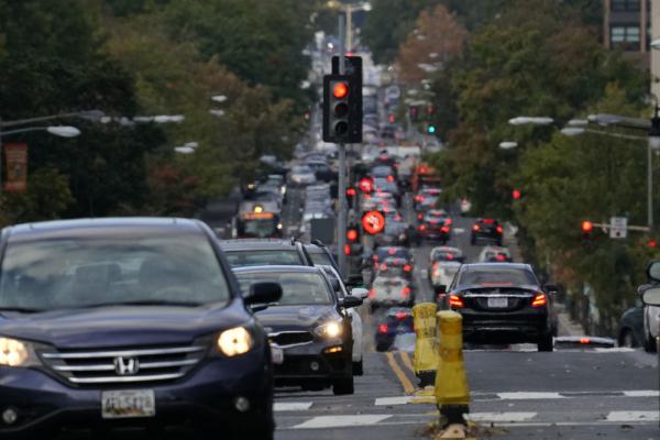 美国去年交通事故估计致死近4.3万人 16年来最多 美国去年交通事故估计致死近4.3万人 16年来最多
