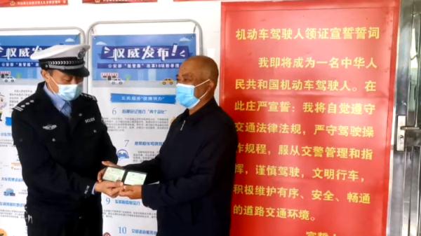 全科满分 75岁老人仅用2个月成功拿到C1驾驶证