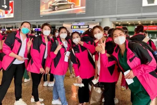 环球港超市被迫复工,遍地污物?外滩举行抗疫胜利庆功彩排?假的! 环球港超市被迫复工,遍地污物?外滩举行抗疫胜利庆功彩排?假的!