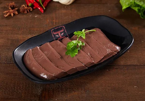 白发突然增多是老了吗？医生：可能是身体缺这4种营养