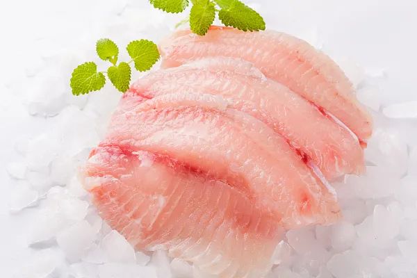 白发突然增多是老了吗？医生：可能是身体缺这4种营养