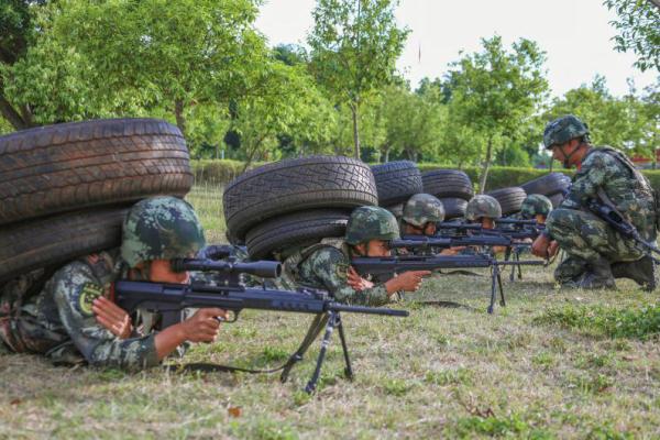 雷霆出击!武警官兵演训第一线掠影 雷霆出击!武警官兵演训第一线掠影