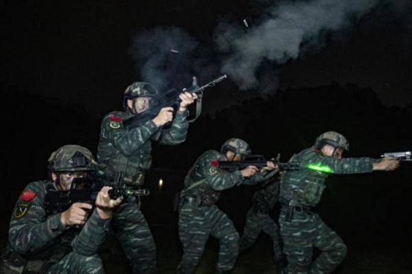 雷霆出击!武警官兵演训第一线掠影 雷霆出击!武警官兵演训第一线掠影