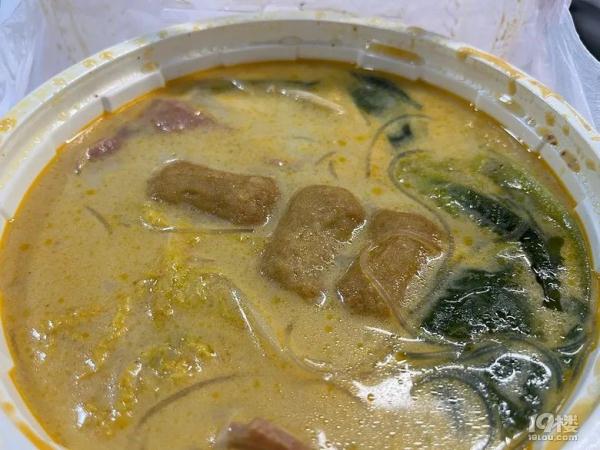 爱美姑娘在冒菜里放吸油纸，有人看了影响食欲，更多人担心：安全吗…