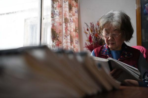 一生只够爱一人 八旬老人手写200万字《缱绻曲》