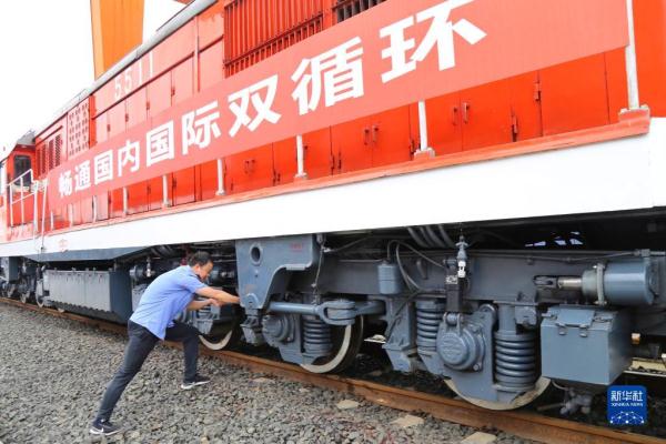 首趟黔粤班列“遵义号”开行
