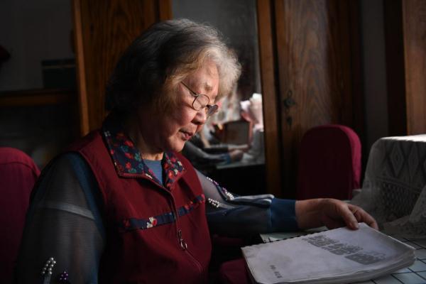 一生只够爱一人 八旬老人手写200万字《缱绻曲》