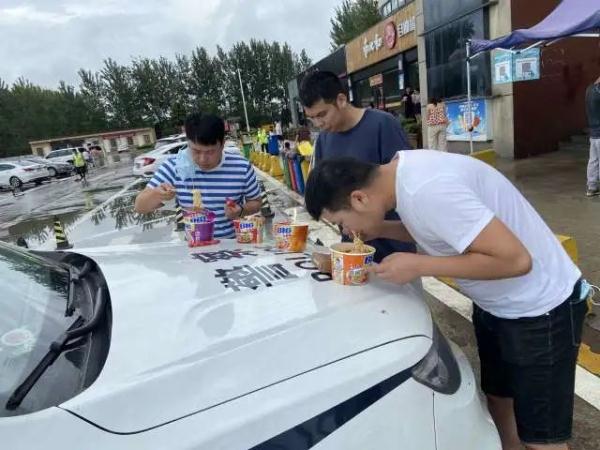 八旬大爷为网恋转账270多万，女友真面目他万万没想到......