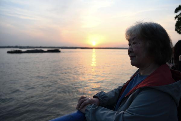 一生只够爱一人 八旬老人手写200万字《缱绻曲》