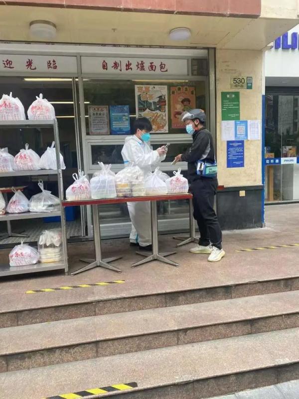 网红餐厅复工!一天卖出1500只菠萝包,1000瓶奶茶! 网红餐厅复工!一天卖出1500只菠萝包,1000瓶奶茶!