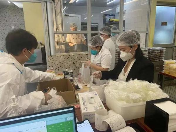 网红餐厅复工!一天卖出1500只菠萝包,1000瓶奶茶! 网红餐厅复工!一天卖出1500只菠萝包,1000瓶奶茶!