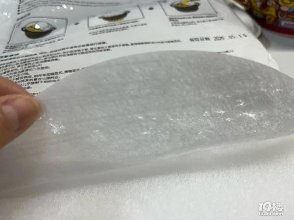 爱美姑娘在冒菜里放吸油纸，有人看了影响食欲，更多人担心：安全吗…