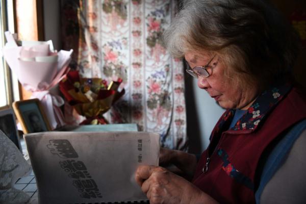 一生只够爱一人 八旬老人手写200万字《缱绻曲》