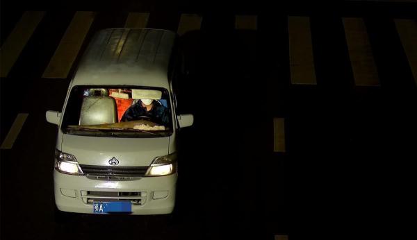 5分钟吸干上百升柴油,疯狂作案的“油耗子”落网了 5分钟吸干上百升柴油,疯狂作案的“油耗子”落网了