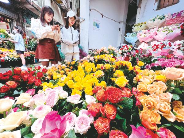“5·20”催生浪漫经济：花店订单接到爆 快递小哥送货忙
