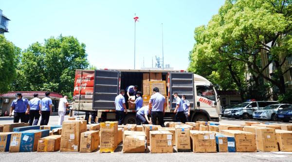 上百箱作案工具在国门前被拦下！