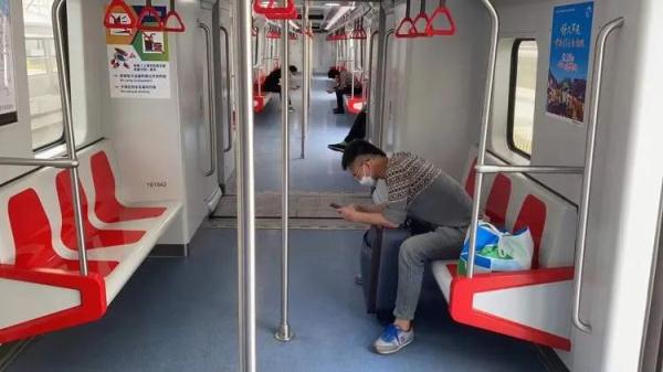“好激动啊，又能听到地铁报站声了！”