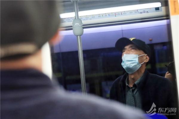 直击上海轨交部分恢复首日：有人抵沪看病，有人远眺熟悉的城市
