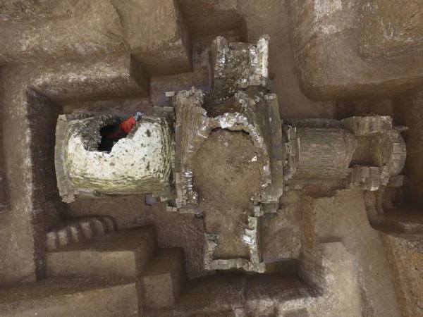 这枚“比心”金钗，是孙策和大乔的爱情信物？