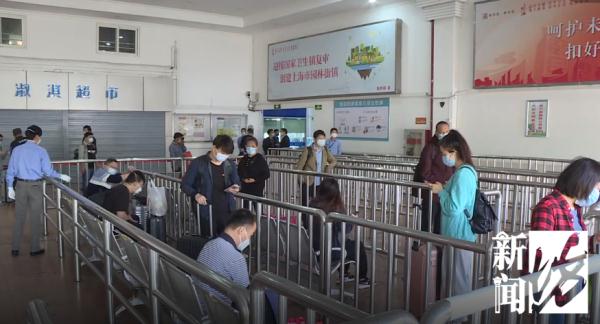 上海部分公共交通恢复首日！乘客：我爱的上海又开始“活起来了”
