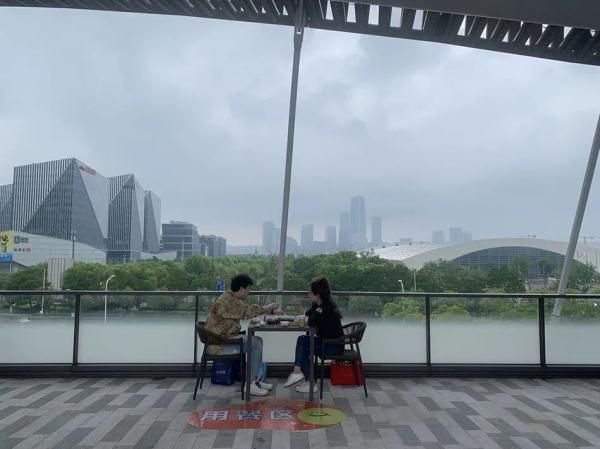 限定45分钟、限额300元，上海这家超市加开夜场！前滩太古里时隔50余天重开