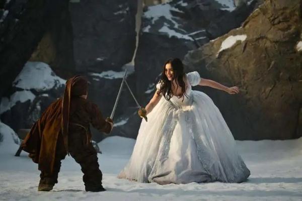 最新版“白雪公主”曝光，网友有点懵