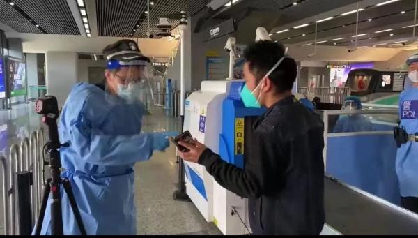 “好激动啊，又能听到地铁报站声了！”
