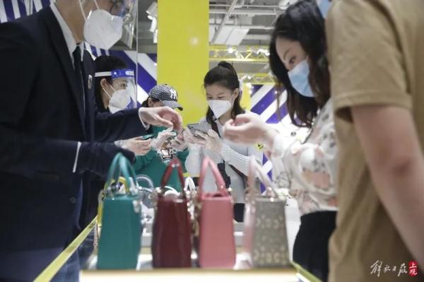 限定45分钟、限额300元，上海这家超市加开夜场！前滩太古里时隔50余天重开