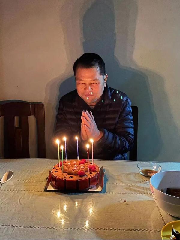 疫中道别:爸,我要办婚礼了 疫中道别:爸,我要办婚礼了