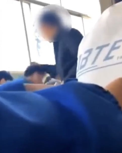 云南鲁甸通报“教师殴打学生”:涉事教师被降级并调岗 云南鲁甸通报“教师殴打学生”:涉事教师被降级并调岗