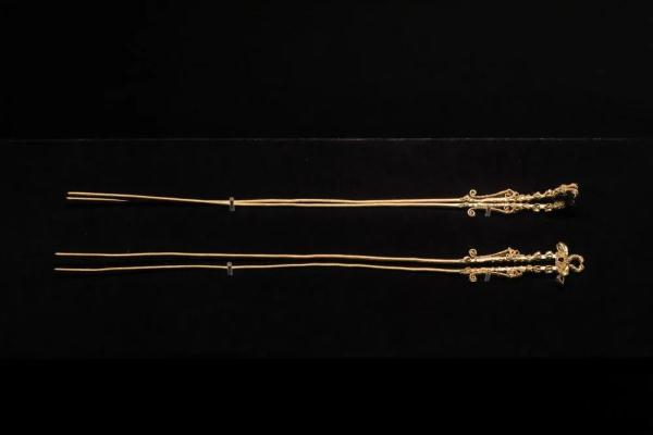 这枚“比心”金钗，是孙策和大乔的爱情信物？