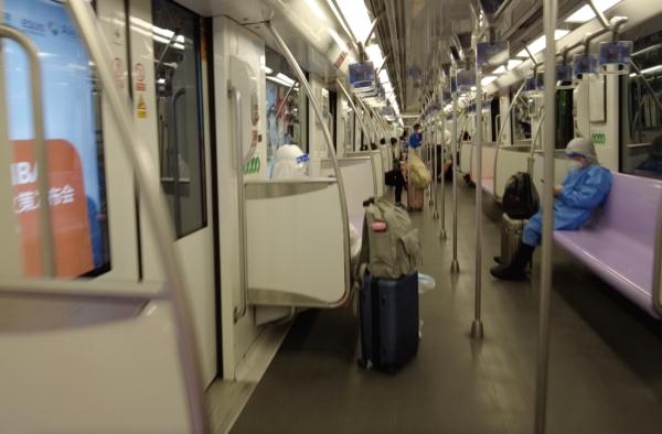 上海地铁公交重开:返岗返乡看病的他们有“车”了 上海地铁公交重开:返岗返乡看病的他们有“车”了