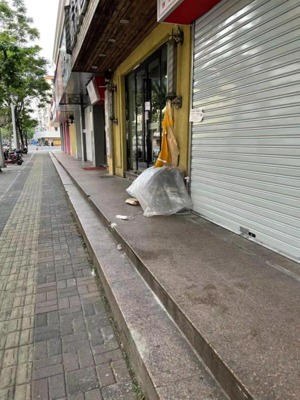 日日奔波，夜夜帐篷！上海医生心疼快递小哥：他们的贡献应当被铭记