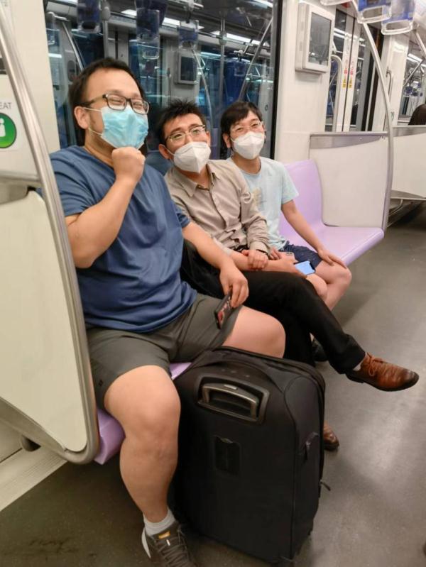 上海地铁公交重开:返岗返乡看病的他们有“车”了 上海地铁公交重开:返岗返乡看病的他们有“车”了