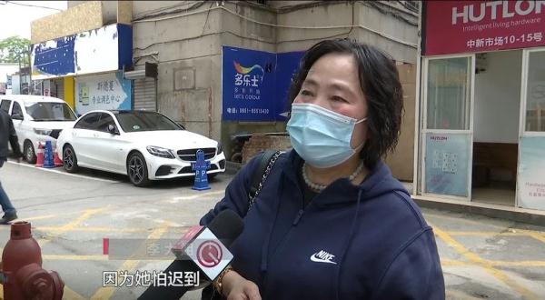 贵阳一女子被停车场档杆砸伤，想要赔偿医药费！物业：她是自己跑过来的