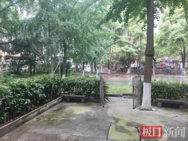 居民称小区篮球场噪音扰民，物业称立即采取措施