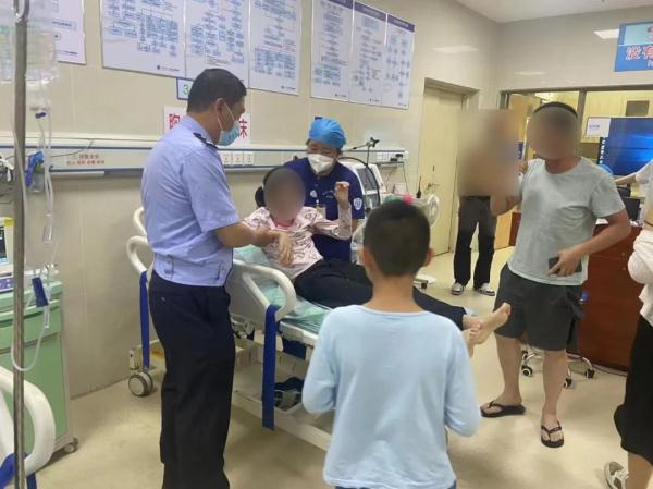 一颗糖卡住孩子的喉咙!这个方法一定要学会,关键时刻能救命 一颗糖卡住孩子的喉咙!这个方法一定要学会,关键时刻能救命