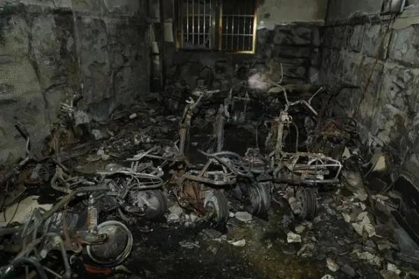 改装电动车起火致2人死亡!男子获刑四年 改装电动车起火致2人死亡!男子获刑四年