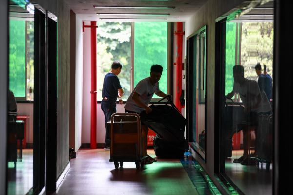 大连队或递补参加中超，足协开临时转会窗解决重庆球员就业