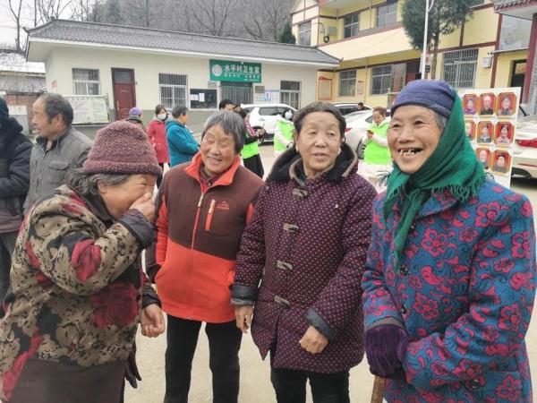 为2000多老人拍“遗照”?网友:这是“最美照”! 为2000多老人拍“遗照”?网友:这是“最美照”!