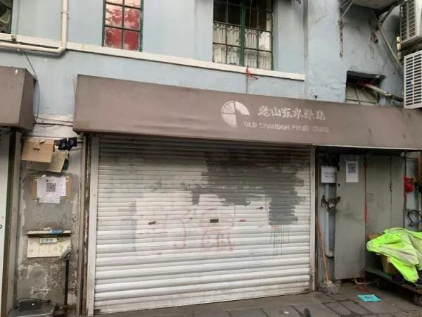 在上海送外卖的脱口秀演员,每天都去喂延庆路面馆18岁的老猫 在上海送外卖的脱口秀演员,每天都去喂延庆路面馆18岁的老猫