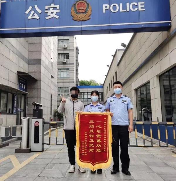 民警3次上门劝他别被骗，浙江小伙一句话惊呆众人：“我是卧底！”