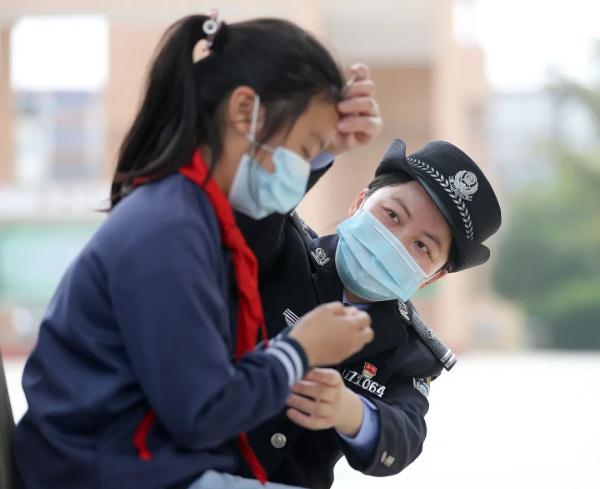 “校长妈妈”和她的259个“留守娃” “校长妈妈”和她的259个“留守娃”