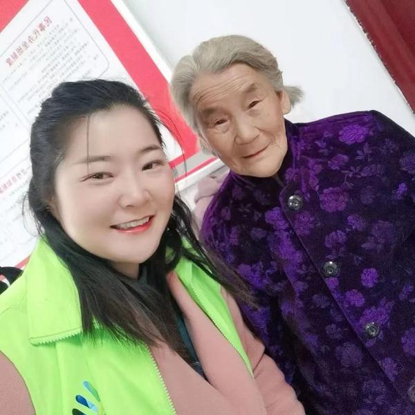 为2000多老人拍“遗照”?网友:这是“最美照”! 为2000多老人拍“遗照”?网友:这是“最美照”!